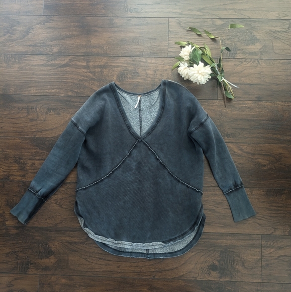 SALE🎉 Free People Distressed Pull Over Grey Blue Sweater - Picture 1 of 8